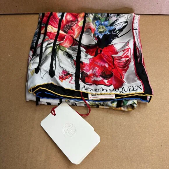 Alexander McQueen Exploded Flora Silk Scarf - Picture 5 of 8